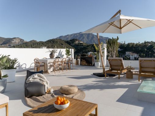 Luxury Penthouse with panoramic sea views in La Quinta, Benahavis