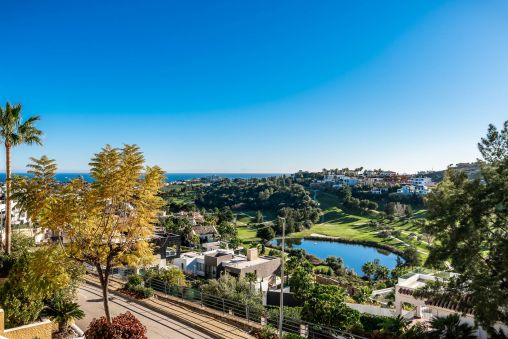 Marvellous Villa for Golf-Lovers with Fantastic Views