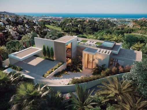 Experience the Epitome of Luxury Living in Cascada de Camoján