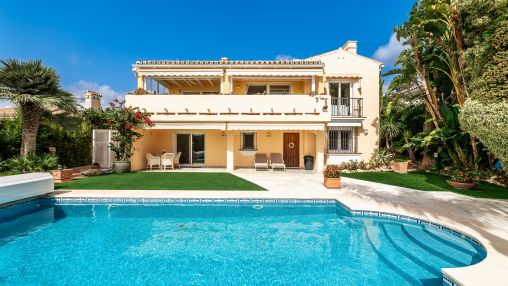Gran villa familiar con vistas al mar en Marbesa