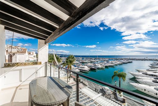 Frontline penthouse in the Puerto Banús Marina
