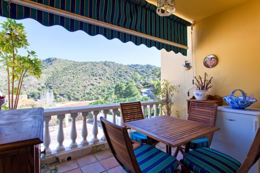 Spacious townhouse in Benahavís center