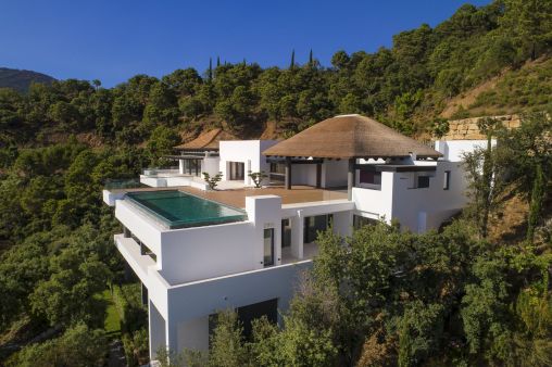 Extraordinary villa with breathtaking sea views
