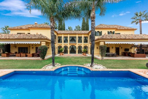 Espectacular villa de estilo andaluz cerca de la playa