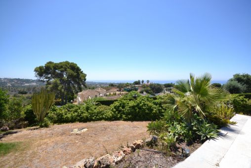 Grundstück mit herrlichem Meerblick und Projekt mit Baugenehmigung in El Rosario Marbella