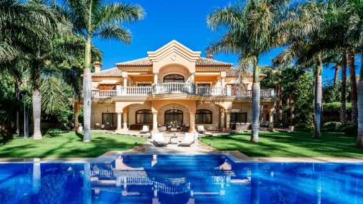 Superb Andalusian style villa in Guadalmina Baja
