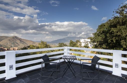 Family Villa with nice views in La Mairena, Marbella East
