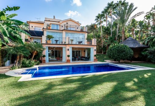 Luxury villa with sea views in El Rosario Marbella