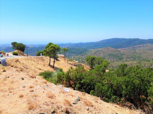 Spectacular investment plots with open sea views, Monte Mayor