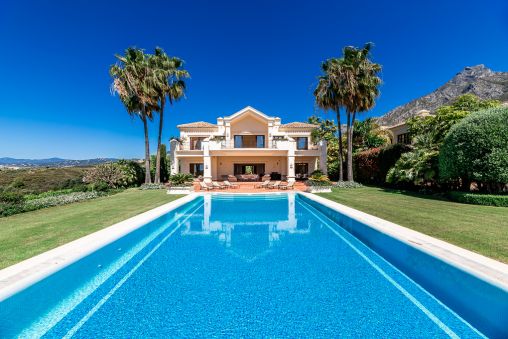 Fabuleuse villa méditerranéenne avec vue panoramique sur la mer au Marbella Hill Club
