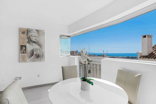 Moderno apartamento con vistas al mar