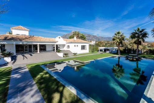 Magnificent estate walking distance to the beach in Río Verde