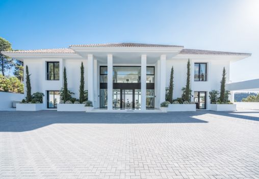 Truly Breathtaking new Modern Villa with amazing views in la Zagaleta, Benahavis