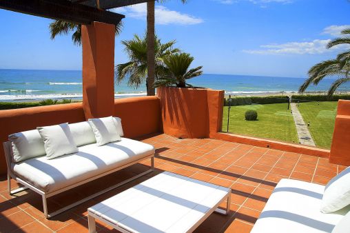 Luxury frontline beach penthouse for sale in Los Monteros