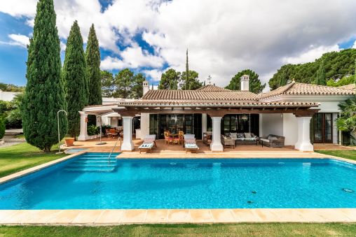 Finca-style villa with amazing views in tranquil location, Monte Mayor