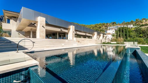 Brand new State of the art contemporary villa in Cascada de Camojan