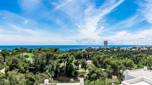 Casa adosada con deliciosas vistas al mar en Río Real Marbella