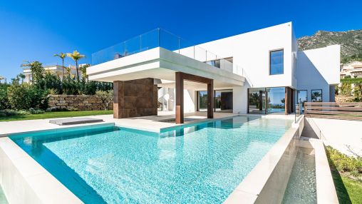Brand new contemporary villa in Sierra Blanca