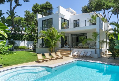 Marbella, Modern luxury villa in Los Monteros next to the beach