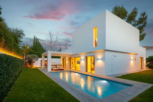 Wunderbare moderne Villa in Guadalmina Alta