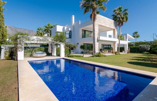 Spectacular Modern Villa close to Puente Romano Beach Resort