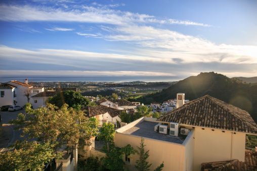 Atemberaubende moderne Villa mit 6 Schlafzimmern in begehrter Lage