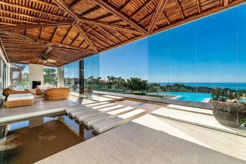 Villa de estilo balinés con increíbles vistas al mar en Cascada de Camoján