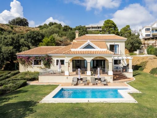 Luxury villa with panoramic sea views in Monte Mayor