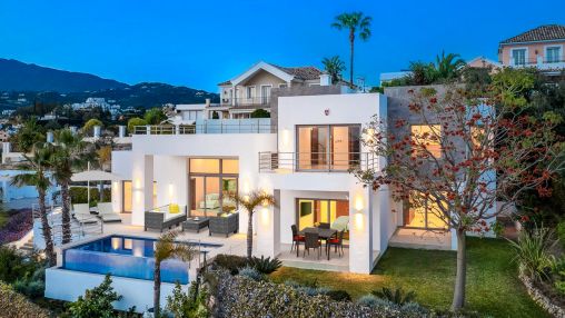 Modern villa with sea view in fantastic location