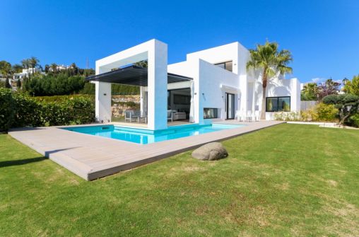 High-tech villa with sea views, El Paraíso