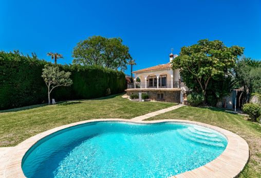 Bungalow with views next to the city