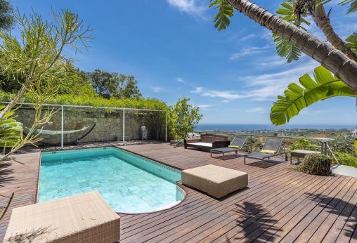 Exceptional villa with sea views