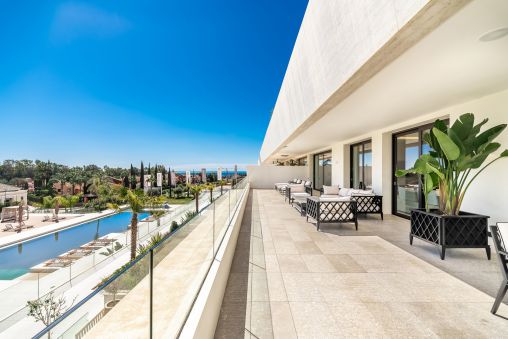 Unique Sky Villa Penthouse on the Golden Mile