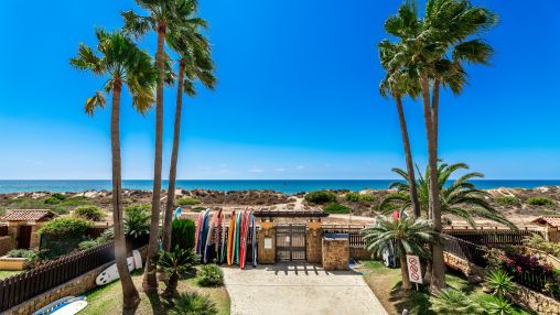 Frontline beach townhouse in Bahía de Marbella