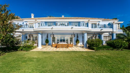 Exquisite Villa with Panoramic Views in Nagüeles
