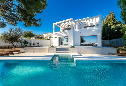 Moderne Villa mit Meerblick bei Rio Real Marbella
