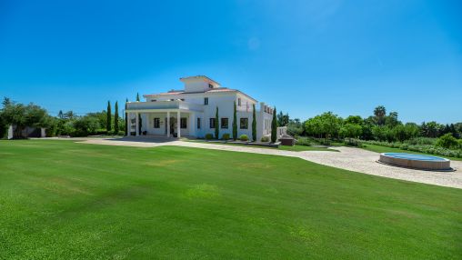 Exemplary estate on an unequalled plot in the finest area of Guadalmina Alta