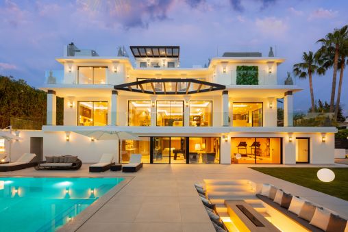 Schöne neue zeitgenössische Villa in Nagüeles