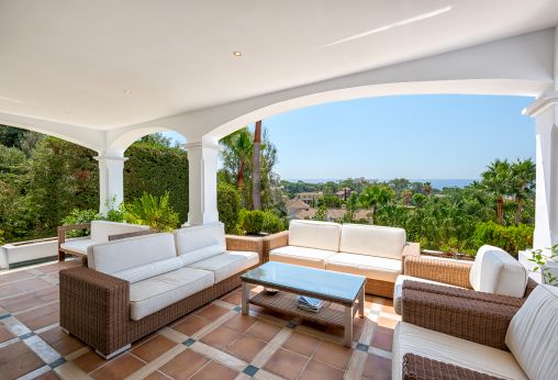 Elegante Villa mit Panoramablick in El Rosario Marbella