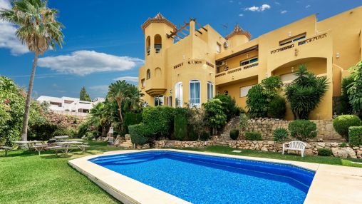 Villa excepcional con vistas al mar en El Rosario Marbella