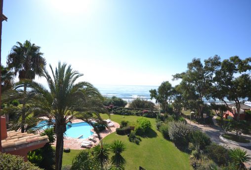 Marbella, El Rosario, Fantastique penthouse de plage en première ligne à vendre