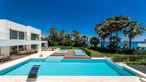 Moderne Villa in 1. Meerlinie, fussläufig von Banús