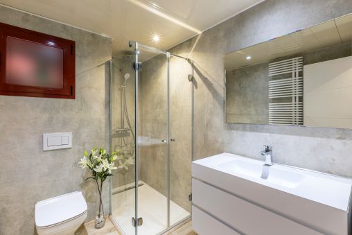 Apartamento moderno a solo 150 metros de la playa in Elviria, Marbella