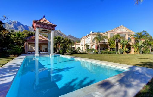 Villa palaciega exclusiva en Sierra Blanca Marbella