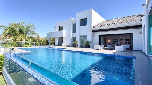 Spectacular new modern villa in Flamingos