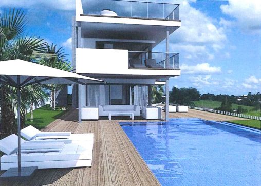 Terrain en bord de mer avec projet de villa moderne à Los Monteros