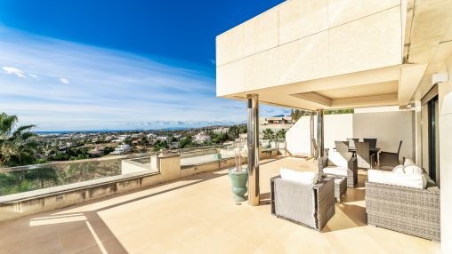 Apartment mit unschlagbarem Meerblick in Nueva Andalucia, Marbella