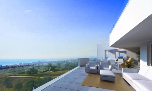 Contemporary apartments with open views in Los Monteros