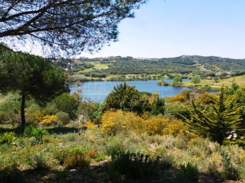 Parcela cerca al International School con vistas al golf, lago y campo