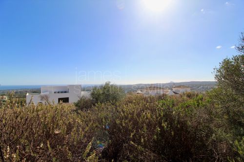 Plot on the highest area of La Reserva with fabulous views